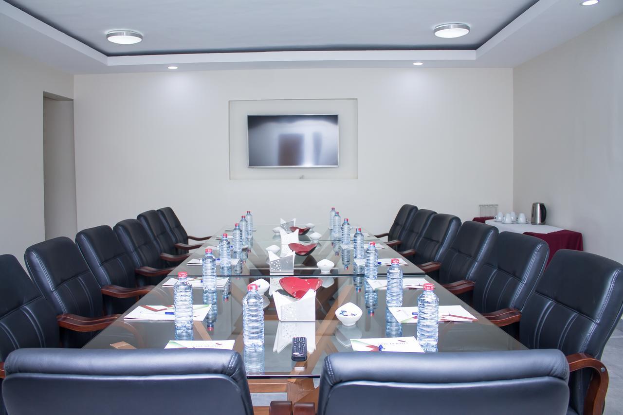 Earl Heights Suites Hotel Accra Buitenkant foto